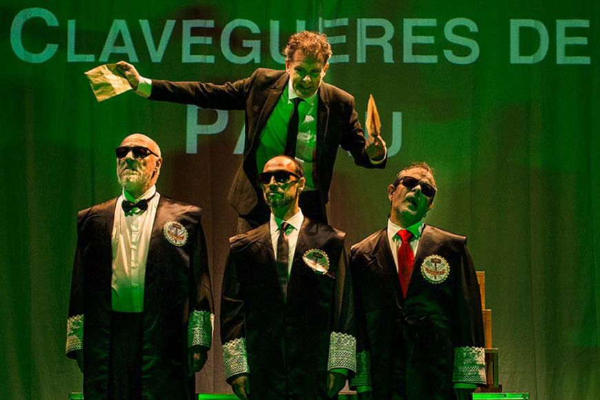La gran farsa (Els jutges no porten botons vermells a la toga) La gran farsa (Els jutges no porten botons vermells a la toga)